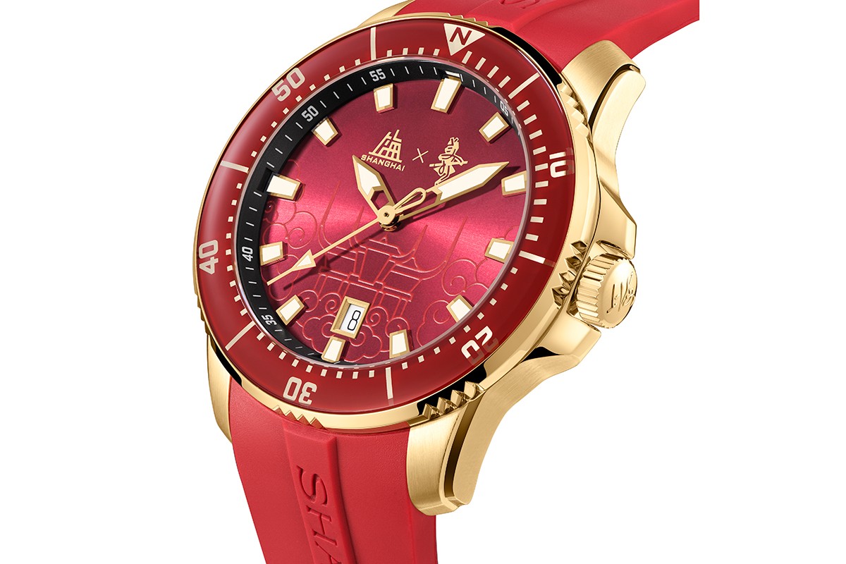 FAB-CHRONO·大闹天宫搭配丝印金字的单向旋转蓝宝石玻璃潜水表圈.jpg FAB-CHRONO·大闹天宫搭配丝印金字的单向旋转蓝宝石玻璃潜水表圈.jpg